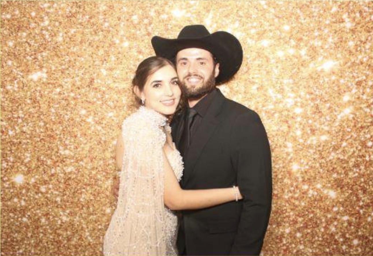Ruy Pena con su esposa Sarahi Garcia